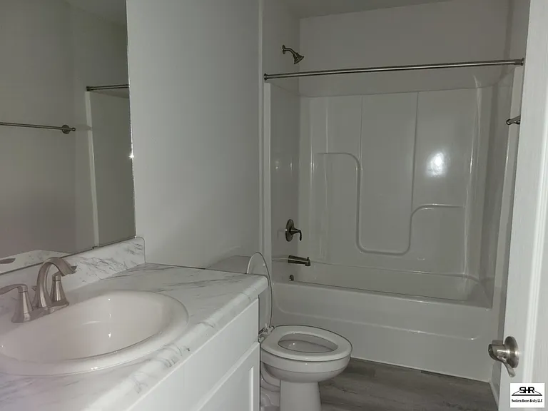 384 Hilburn Ln — Photo 6