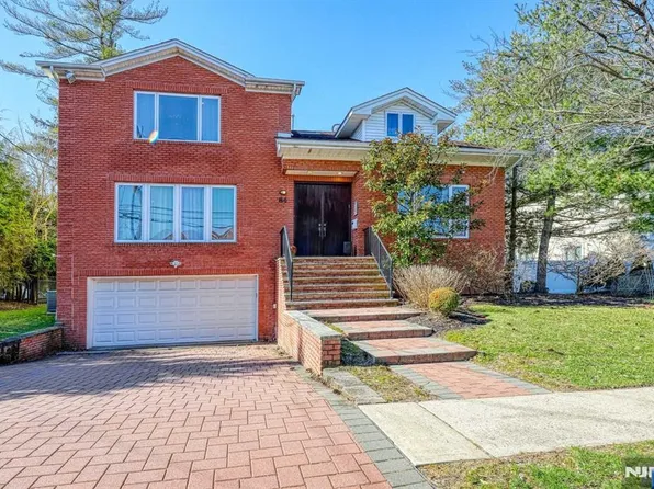 84 Westervelt Pl, Cresskill, NJ 07626