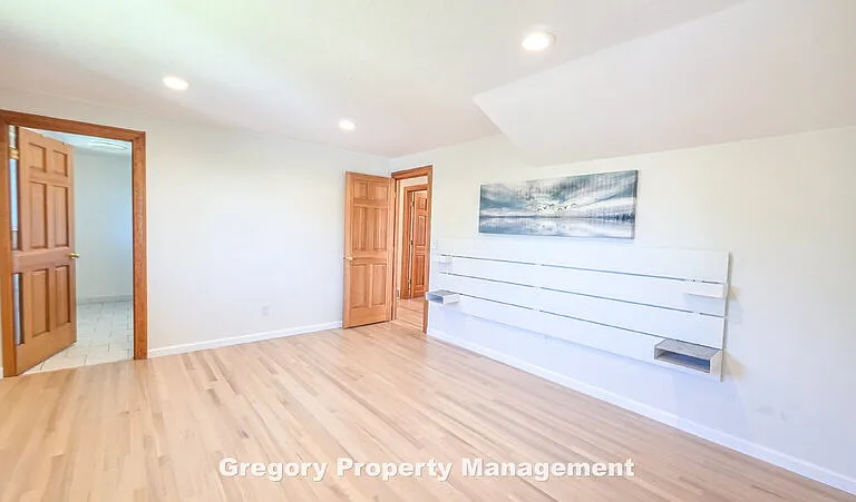 11204 NE 58th Pl — Photo 28