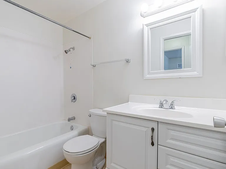 Mercer Park Apartments — Photo 9