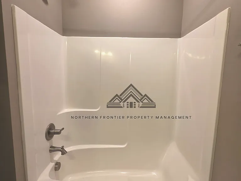 185 SW Silverstar Ln — Photo 11