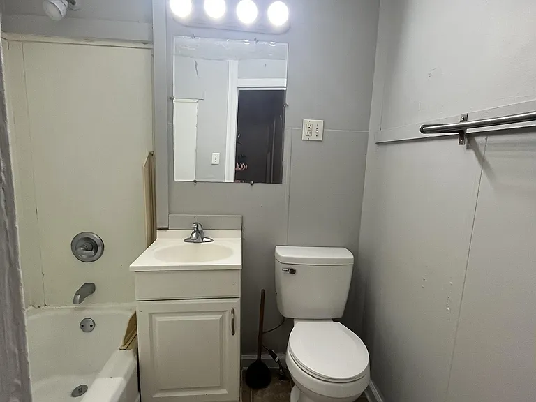 51 S Queen St #1 — Photo 11