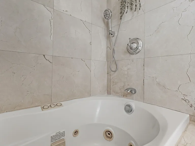 5001 Collins Ave #1K — Photo 13