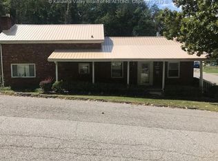1007 Woodmont Dr, South Charleston, WV 25309