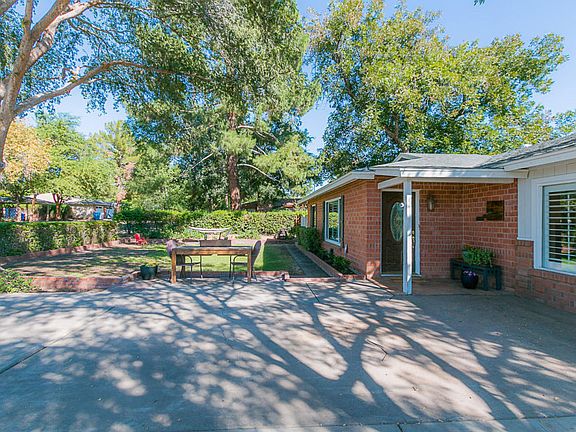 3rd image of 1915 E Palo Verde Dr