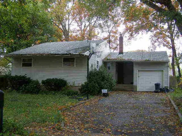 106 William Ln, Centereach, NY 11720
