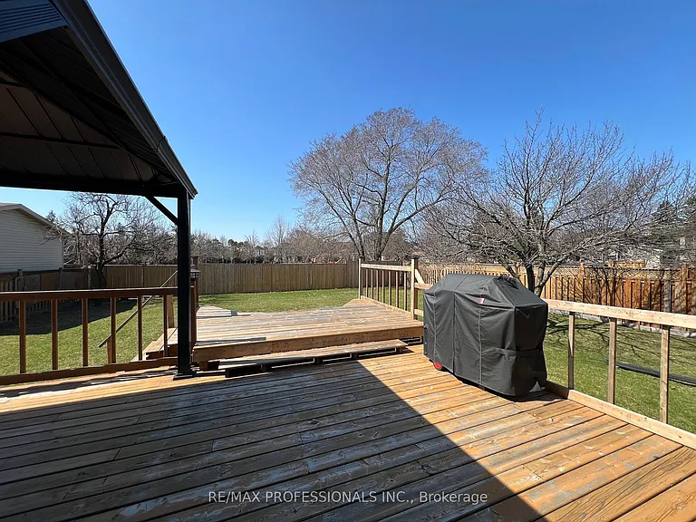 2504 Donnavale Dr — Photo 43