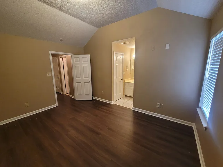 Master bedroom pic 1