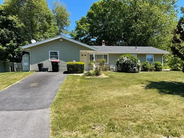 73 Bourne St, Brockton, MA 02302