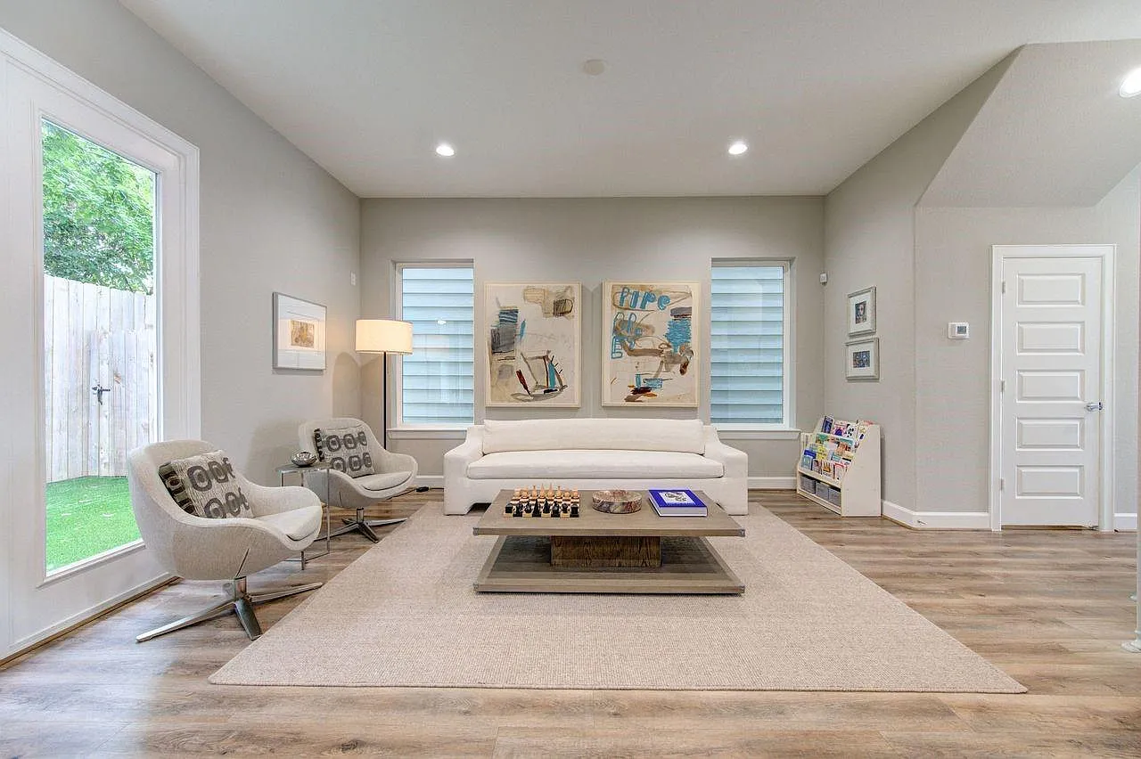 4 bed, 3.5 bath, 2799 sqft, $4,300 — Photo 2