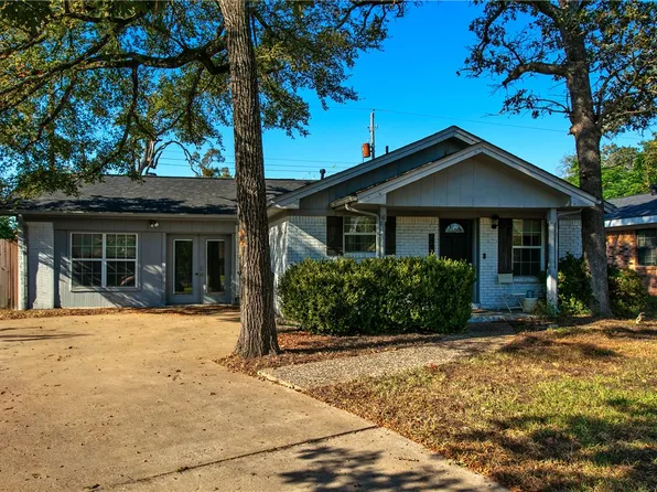 4402 Sherwood Dr, Bryan, TX 77803