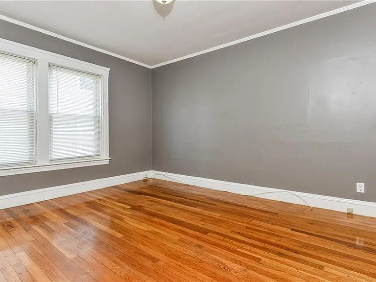 17 Pembroke Ave #2 — Photo 9