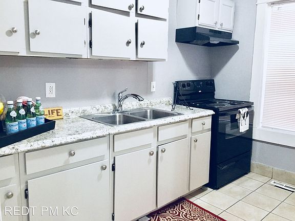 3rd image of 135 N Lawn Ave APT 8