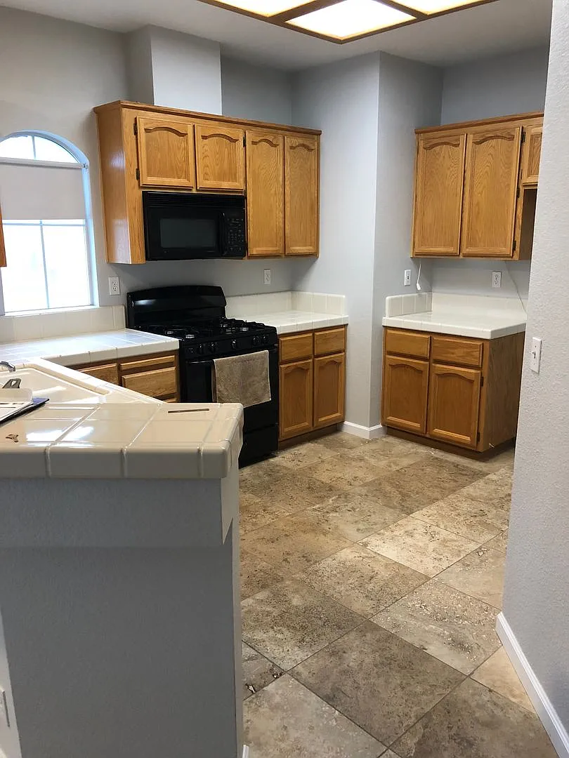 Easy Living in this Gated Comunity in the Heart of Folsom — Photo 2