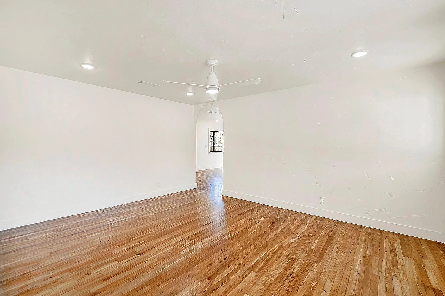 2 bed, 2.0 bath, 1269 sqft, $1,900 — Photo 4