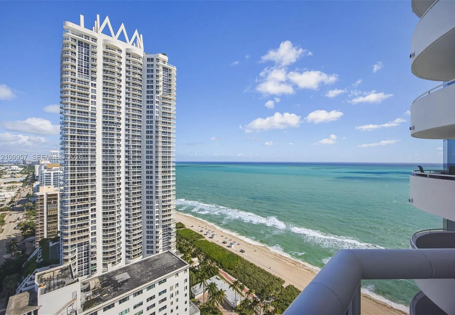 La Gorce Palace Condo — Photo 1