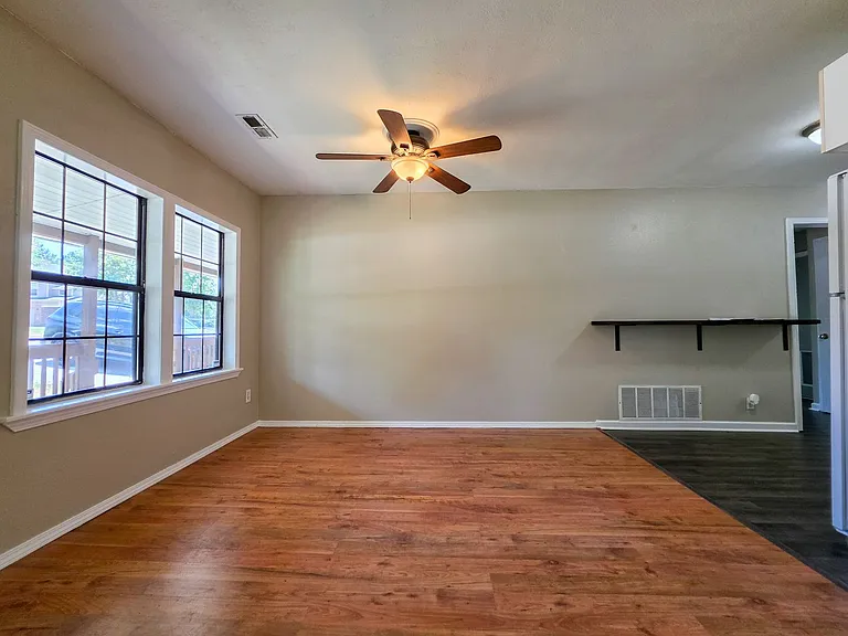 1505 N Garland Ave — Photo 6
