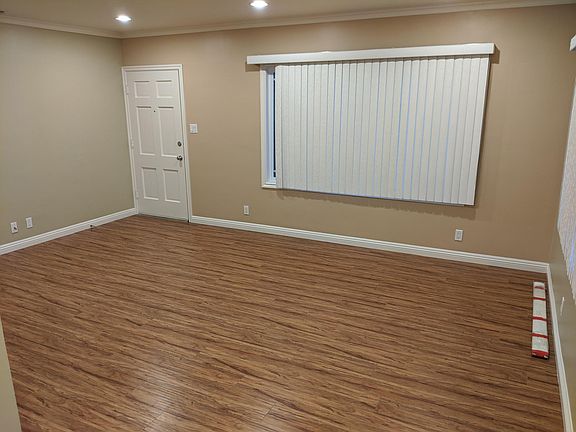 Main living room with front door entrance