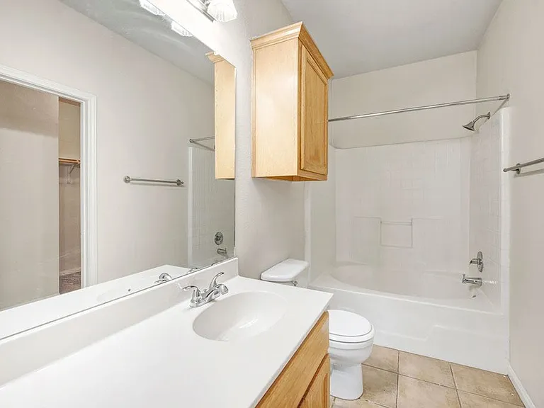 Riviera Apartments — Photo 30