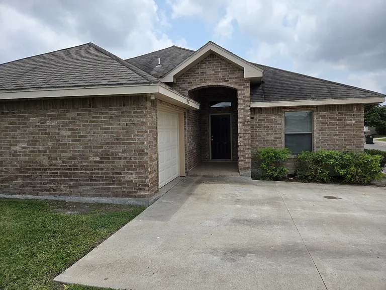 1906 Treasure Oaks Dr — Photo 16