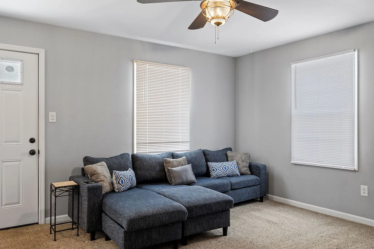 3 bed, 1.0 bath, 1130 sqft, $2,490 — Photo 1