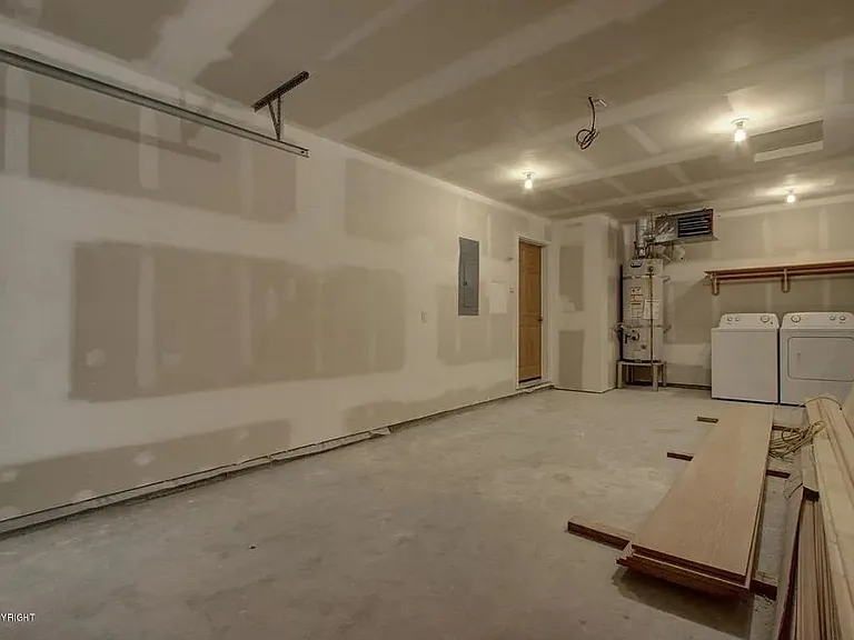 1121 E Dellwood St — Photo 15