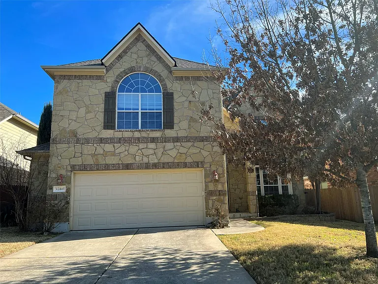 2443 Salorn Way — Photo 3