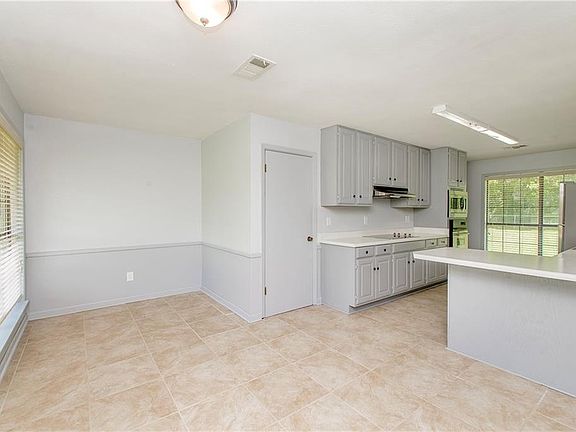 3rd image of 301 Welch Dr