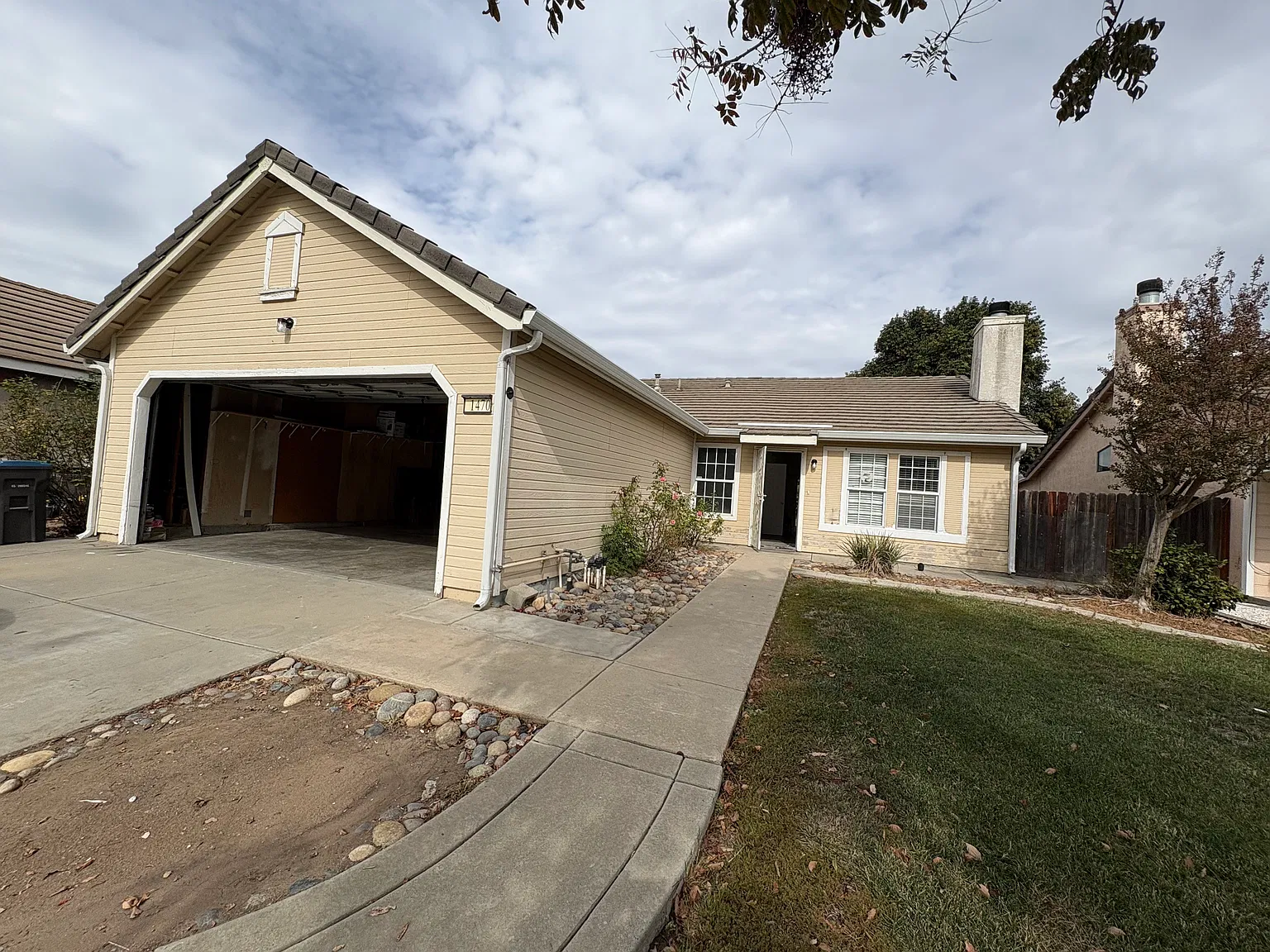 4 bed, 1440 sqft, $2,400 — Photo 2