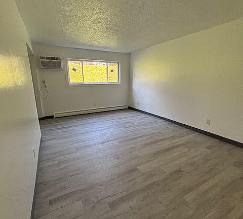 3rd image of 595 Wagner Dr #8