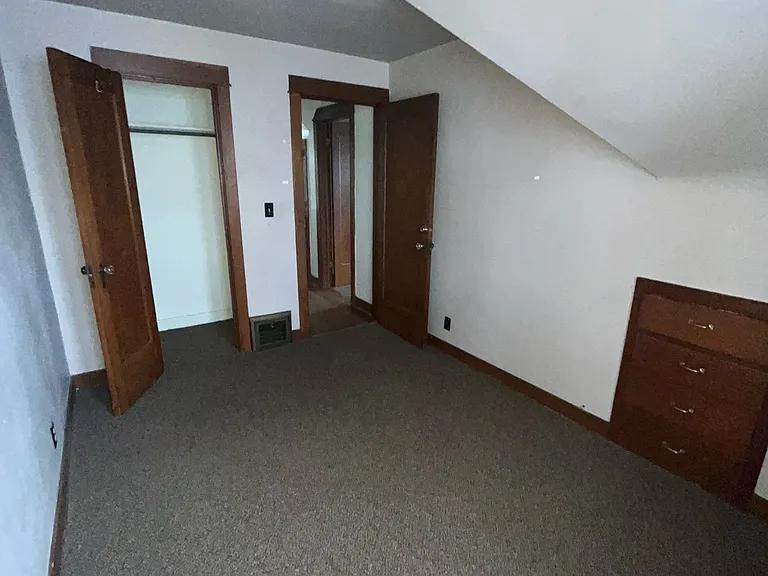 520-522 NE Kamiaken St — Photo 7