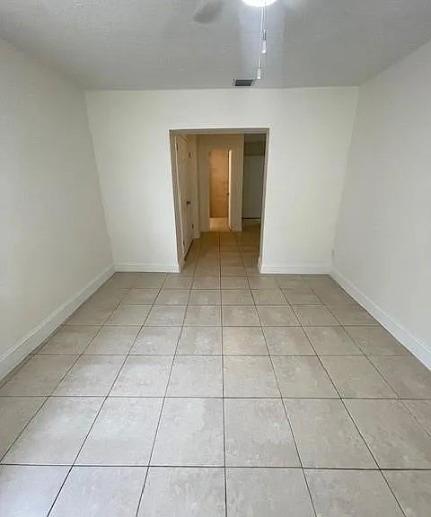 121 NW 7th Ct — Photo 26