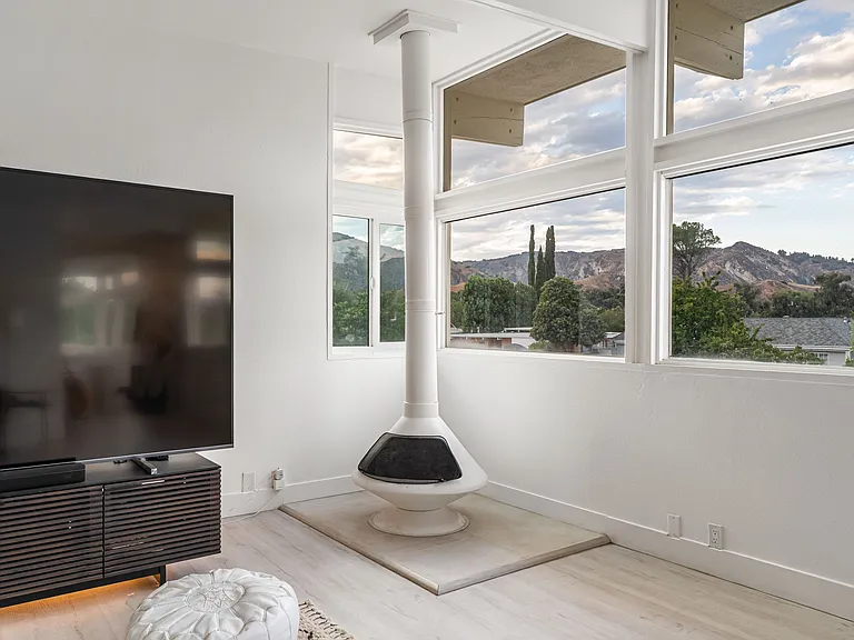 17042 Lisette St — Photo 35