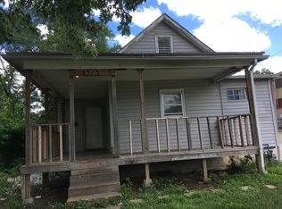 313 SW 13th St, Topeka, KS 66612