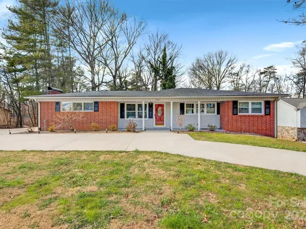 2726 Fairwood Dr SE, Hudson, NC 28638