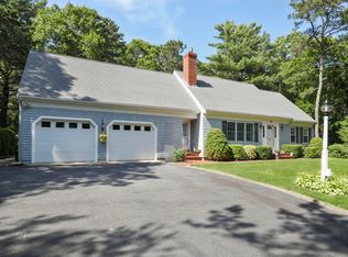 118 Sampsons Mill Rd, Mashpee, MA 02649