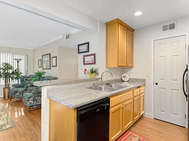 Quailpointe Apartments — Photo 23