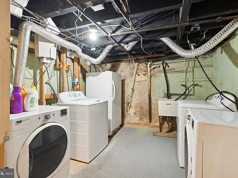 1723 N Willington St — Photo 24