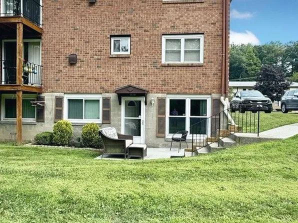 909 Parr Meadow Dr, Newburgh, NY 12550