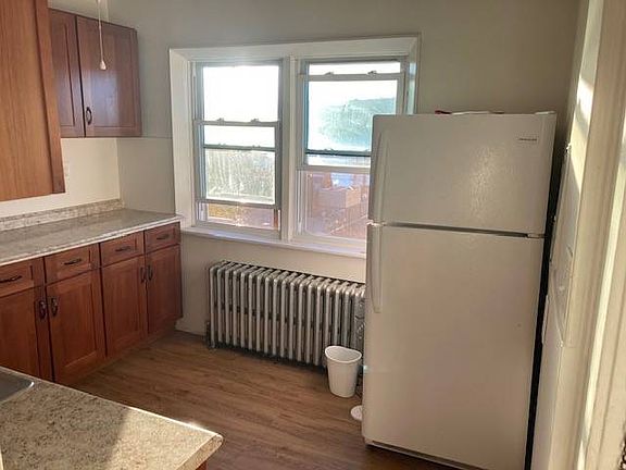 3rd image of 63 Hawthorne Ave #2S