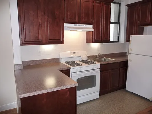 Rented by Perry Associates NYC Inc | media 3