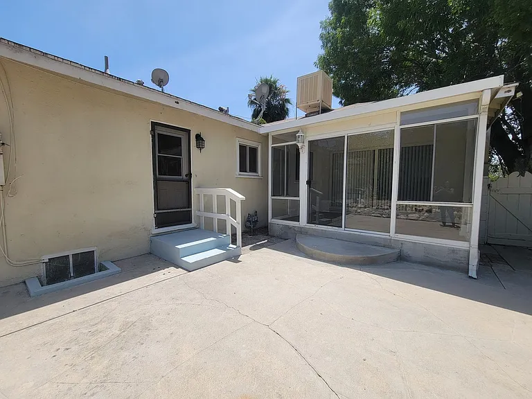 7118 Irondale Ave — Photo 20