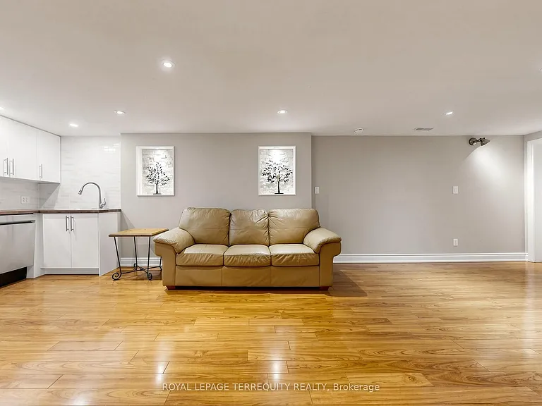 14 Hedges Blvd #LOWER — Photo 7