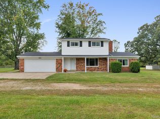 833 N Baldwin Rd, Oxford, MI 48371