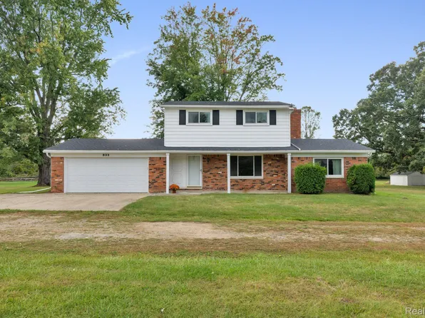 833 N Baldwin Rd, Oxford, MI 48371