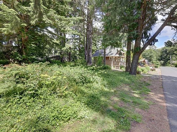 3rd image of 216 E Harrison St