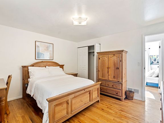 3rd image of 412 Heights Dr #1