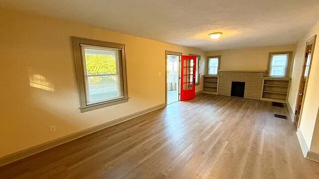 2 bed, 1.0 bath, 1168 sqft, $1,275 — Photo 3
