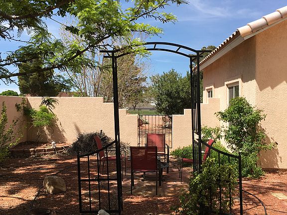 Arbor walkway to Firepit