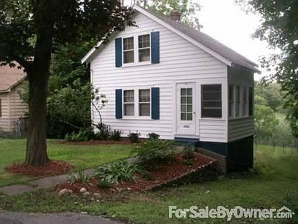 1st image of 20 Woods Pl